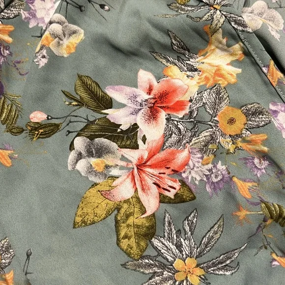 Floral Green Surplice Top - Picture 11 of 13
